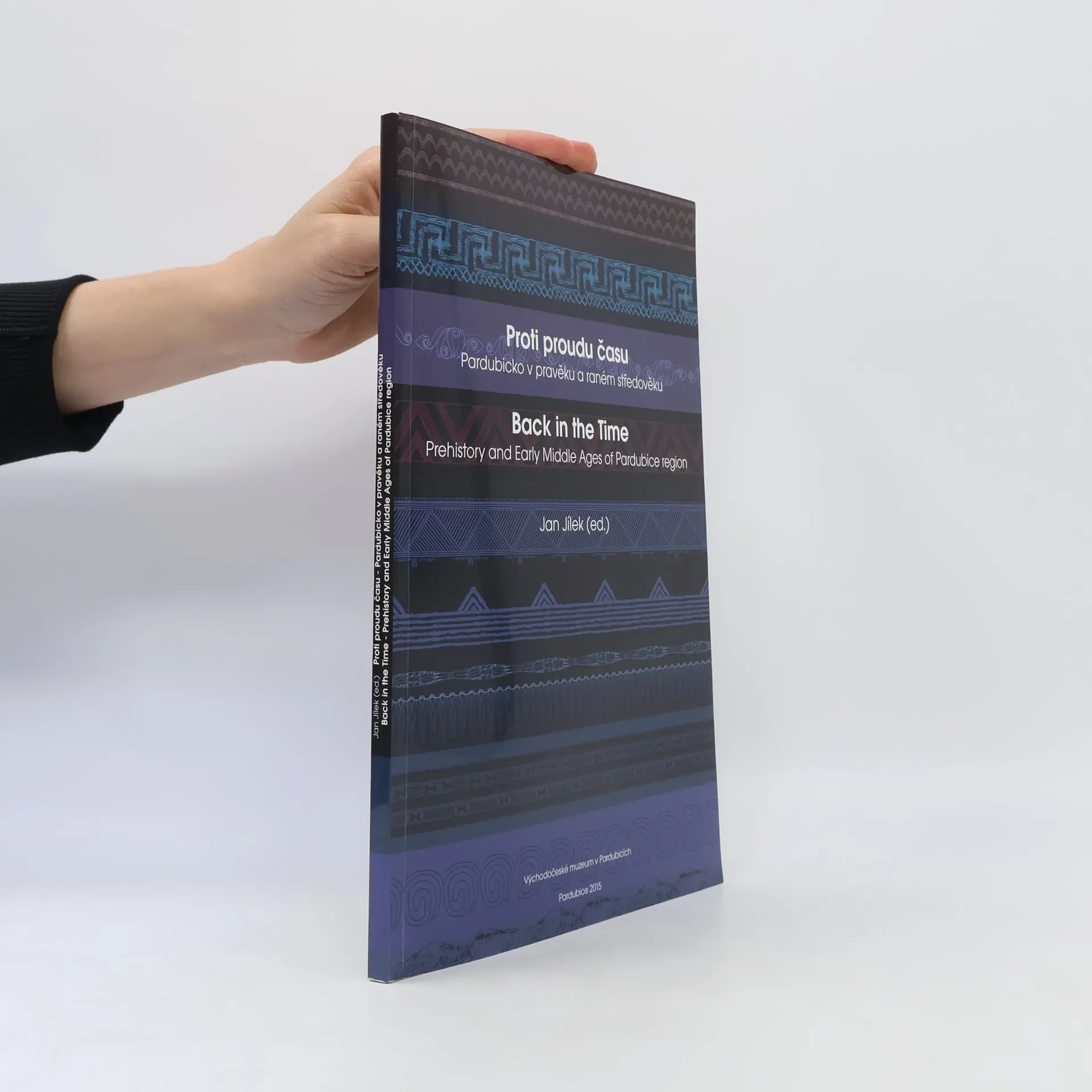 Обложка книги «Proti proudu času»