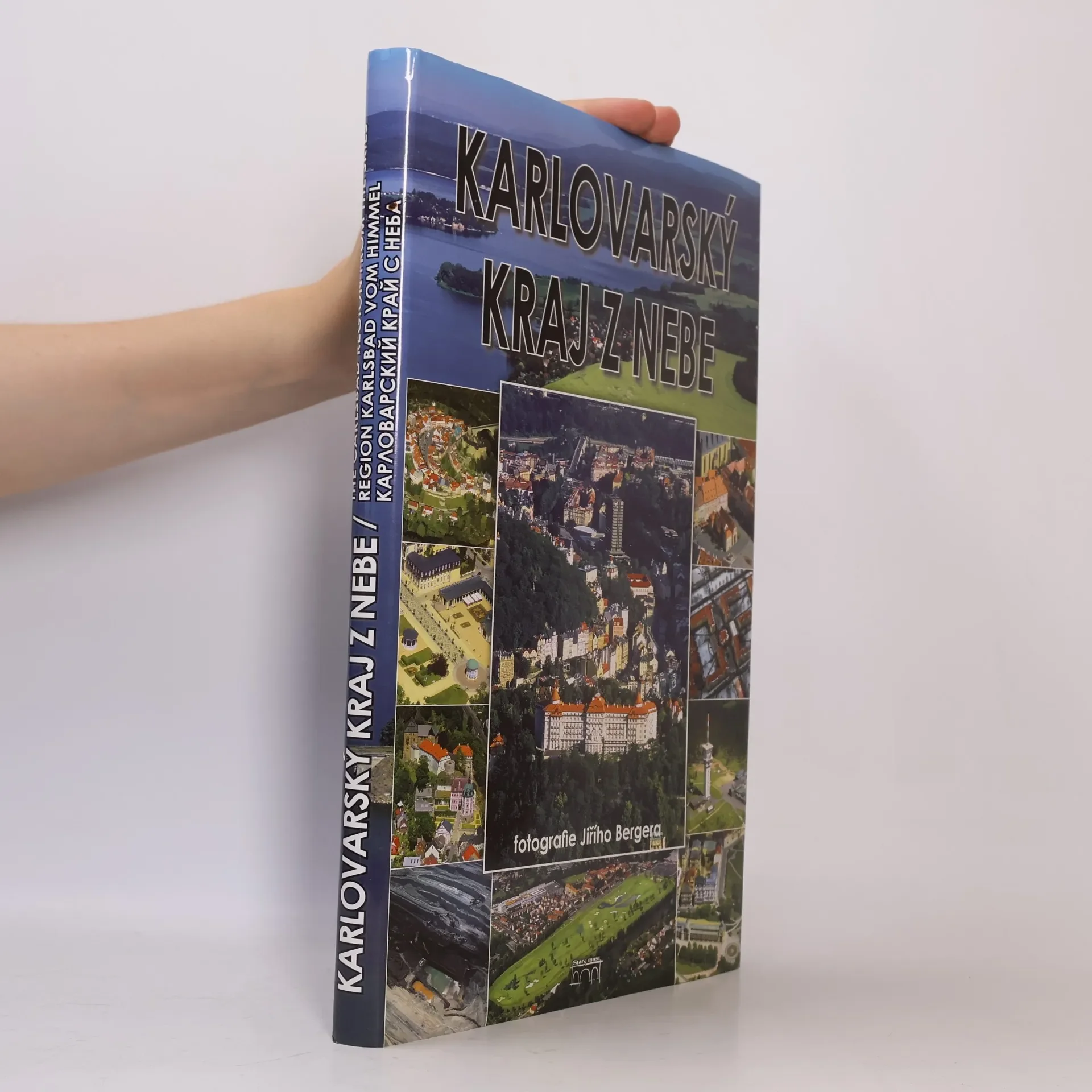 Обложка книги «KARLOVARSKÝ KRAJ Z NEBE»