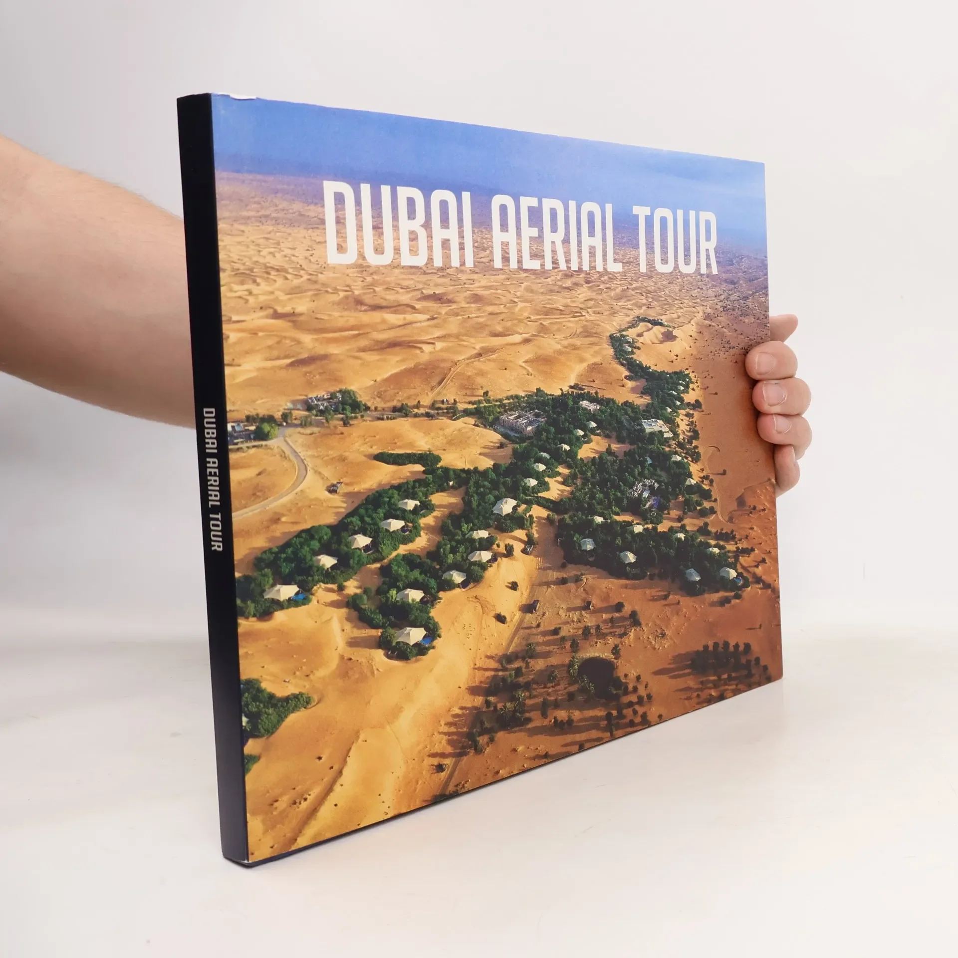 Обложка книги «Dubai Aerial Tour Wouter Kingma»
