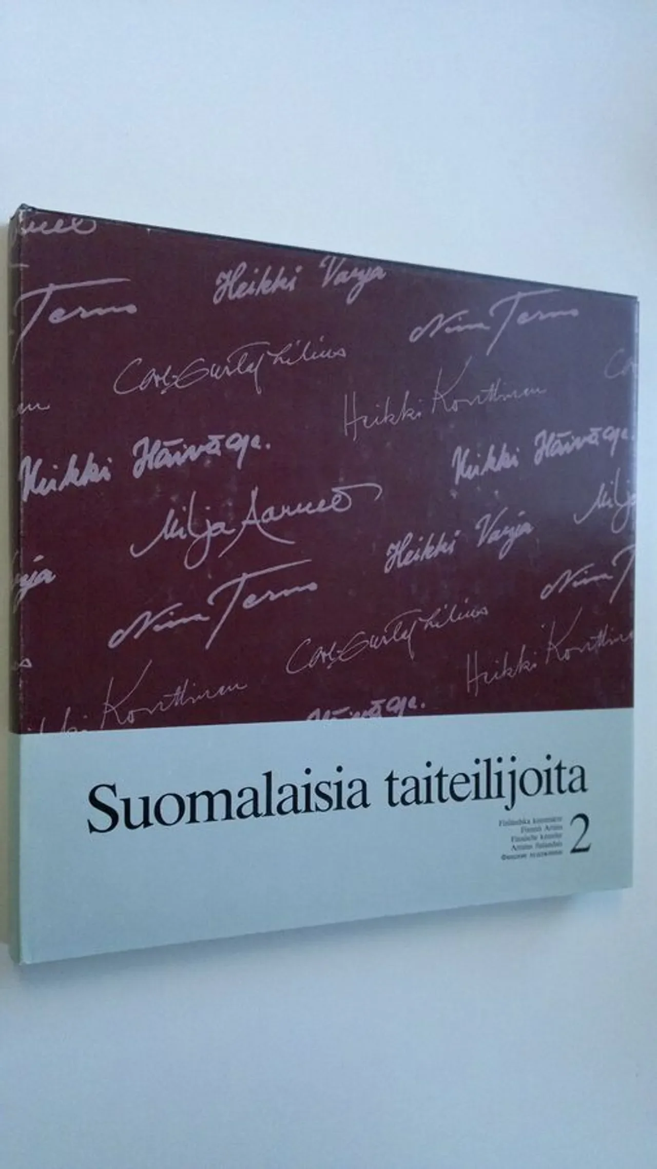 Обложка книги «Suomalaisia taiteilijoita = Finländska konstnärer = Finnish artists. 2, Milja Aarnio, Heikki Häiväoja, Heikki Konttinen, Carl-Gustaf Lilius, Nina Terno, Heikki Varja»