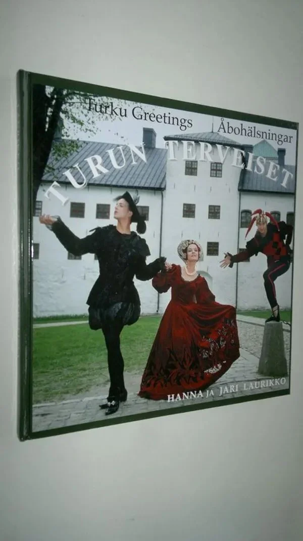 Обложка книги «Turun terveiset = Åbohälsningar = Turku greetings = Hommages de Turku = Anregende Grüsse aus Turku = Na pamât' o Turku»